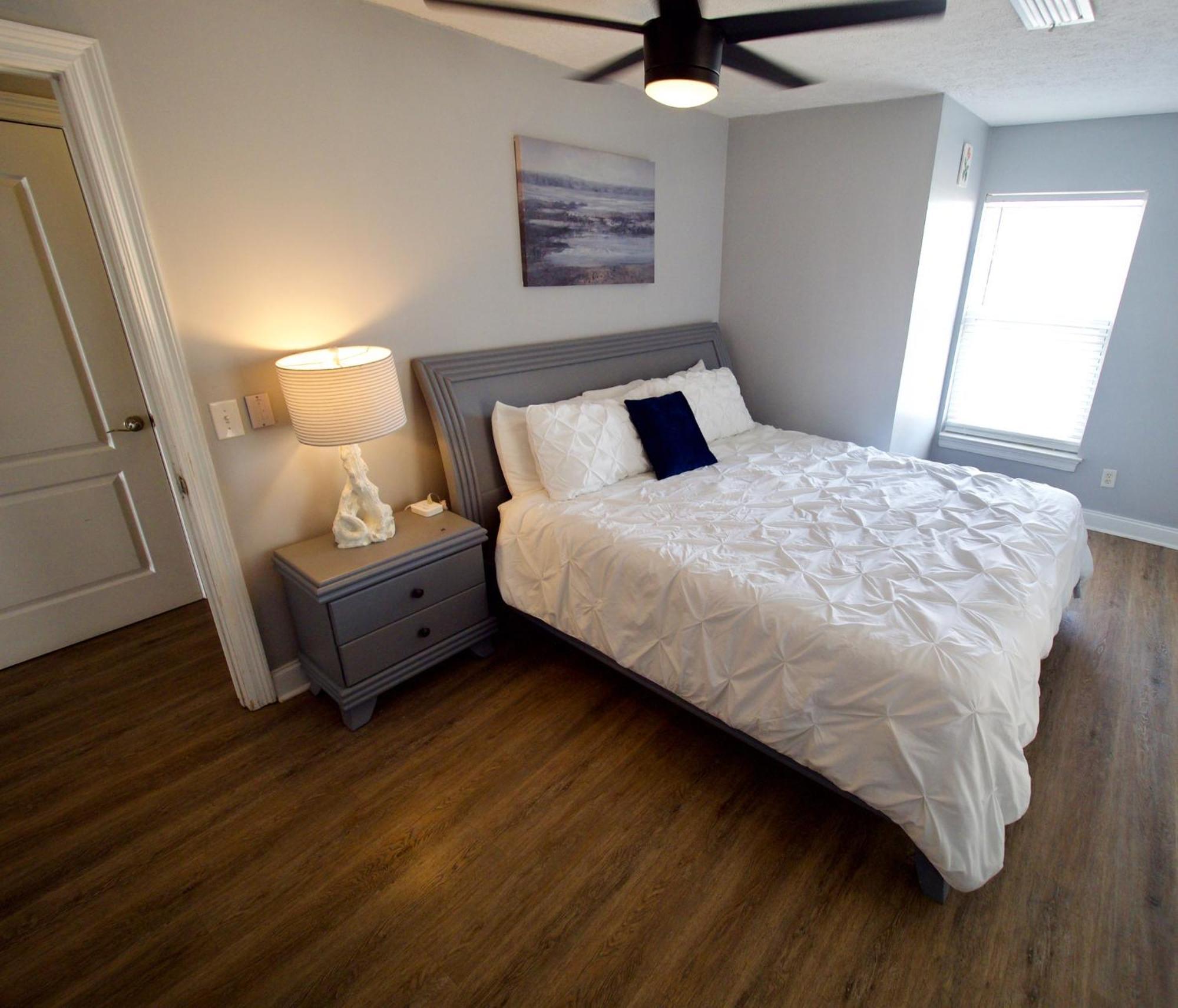 6 Br-seaside Cotton-heated Pool-game With Pool Table *